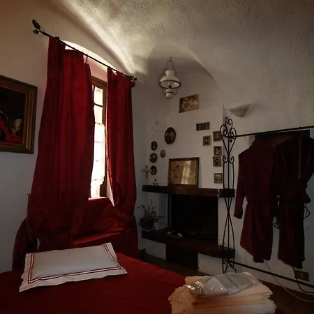 Le Petit Chateau Frühstückspension Dolceacqua