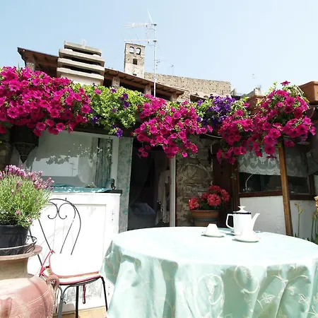 Le Petit Chateau Bed and Breakfast Dolceacqua
